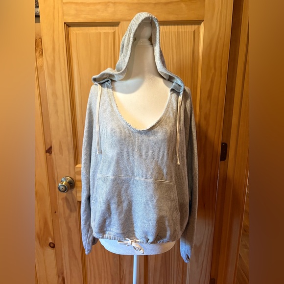 O'Neill Tops - O'Neill French Terry kangaroo pocket pullover hoodie women’s M grey white